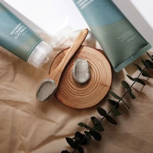 [ISNTREE] MUGWORT CALMING CLAY MASK 100ML