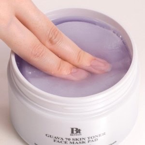 BENTON Guava 70 Skin Toner Face Mask Pad 210ml (70 pads)
